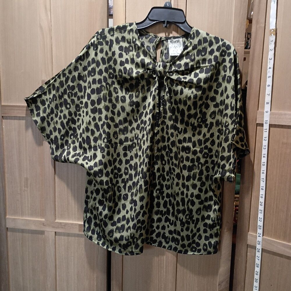 Vocal green leopard print medium top